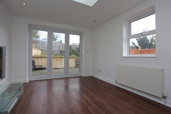 3 Bedroom Flat To Rent In Dawson Terrace, Brighton, BN2