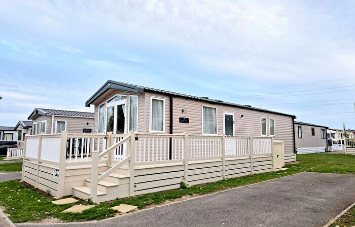 3 Bedroom Mobile/park Home For Sale In Shottendane Road, Birchington, CT7