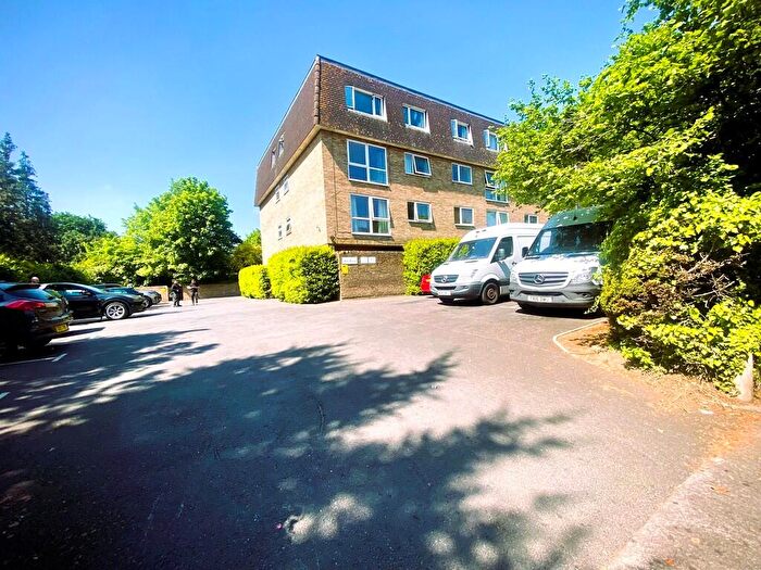 1 Bedroom Apartment For Sale In Addlestone Park, Addlestone, KT15
