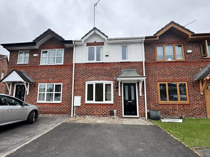 2 Bedroom Town House To Rent In Canisp Close, Chadderton, OL9
