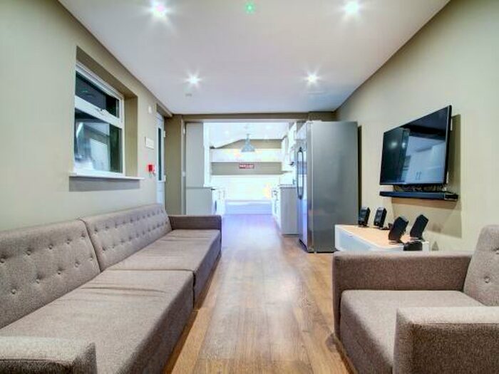 5 Bedroom Terraced House To Rent In Derby Grove, Nottingham, NG7