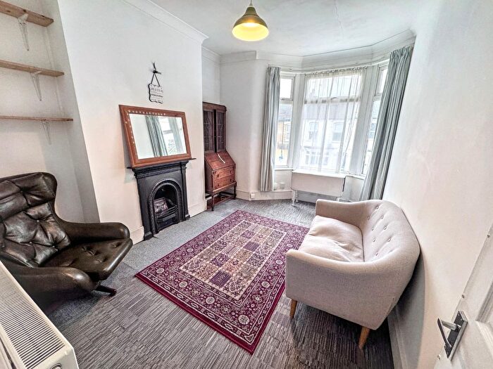 2 Bedroom Flat To Rent In Caistor Park Road, Stratford, E15