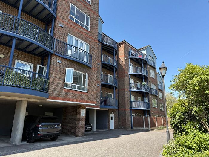 2 Bedroom Flat For Sale In Argent Street, Grays, RM17