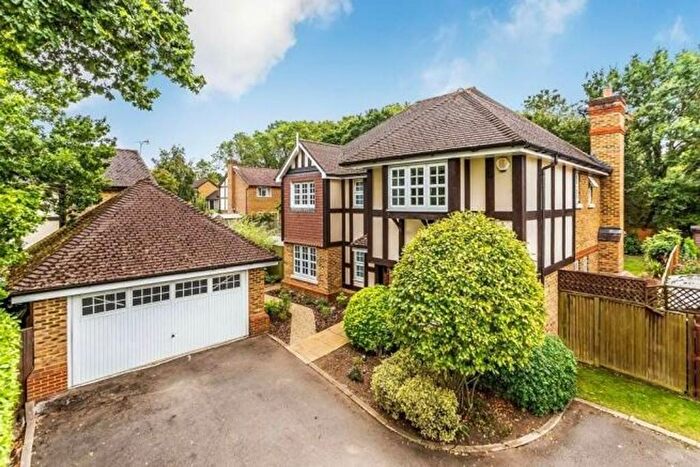 5 Bedroom Detached House For Sale In Hazelway Close, Fetcham, KT22