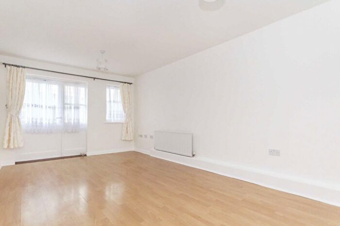 2 Bedroom Flat To Rent In Newport Road, Acton, W3