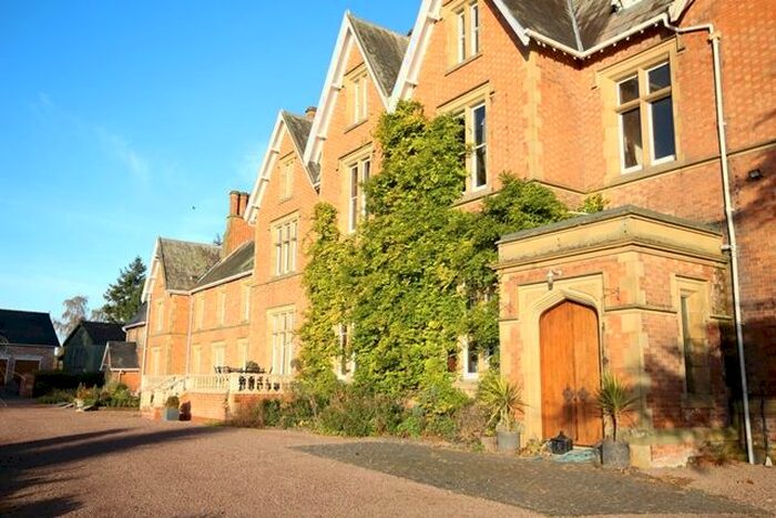 3 Bedroom Cottage To Rent In Cottage, Aymestrey Court, Bromyard Road WR2