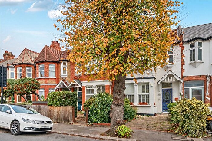 2 Bedroom Flat For Sale In Hazelwood Lane, Palmers Green, London, N13