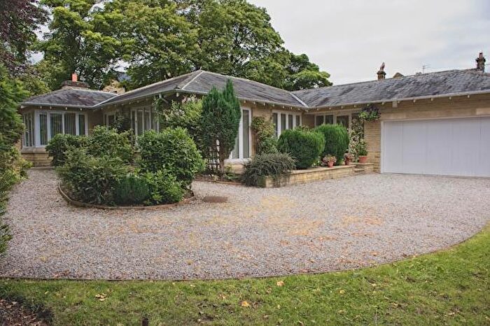 4 Bedroom Detached Bungalow For Sale In Kensington Road, Halifax, HX3