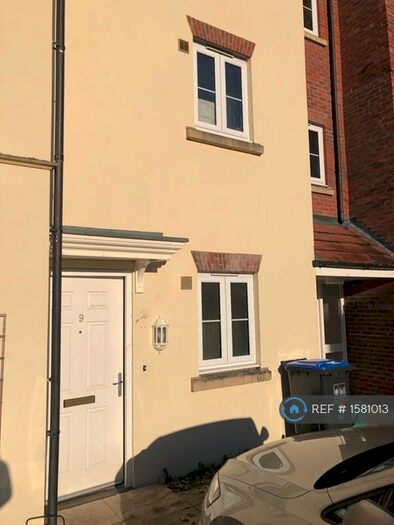 2 Bedroom Flat To Rent In Winn Close, Kenilworth, CV8