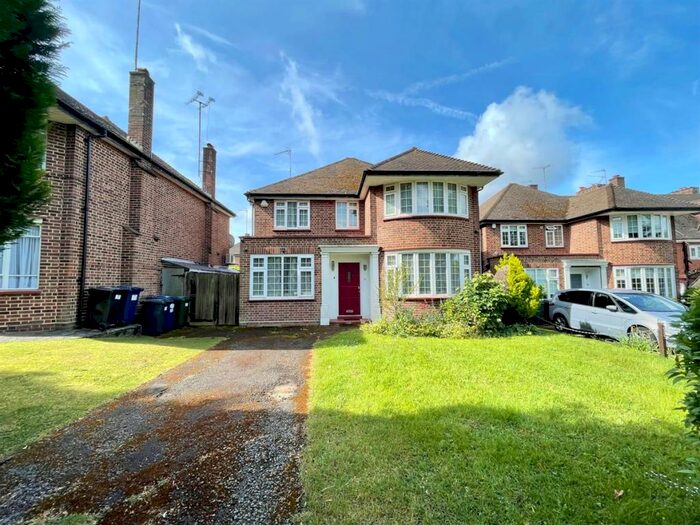4 Bedroom Detached House To Rent In Hendon Avenue, Finchley, London, N3