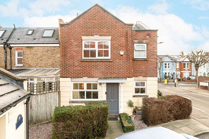 1 Bedroom Property For Sale In Knaresborough Drive, Wandsworth, SW18