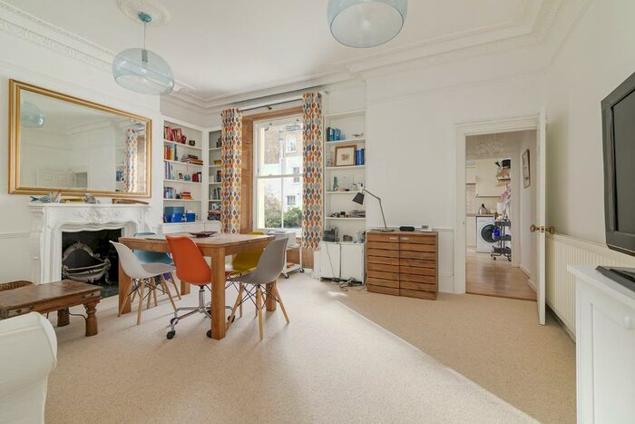 2 Bedroom Flat To Rent In Gloucester Avenue, Chalk Farm, London, NW1