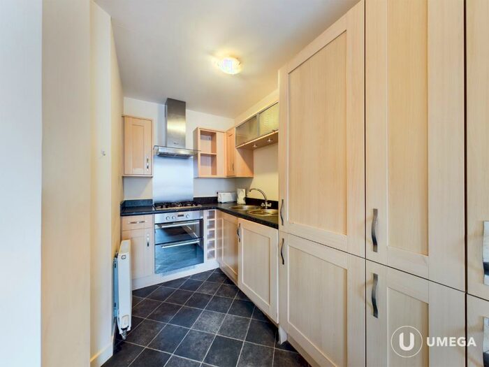 2 Bedroom Flat To Rent In Colonsay Close, Edinburgh, EH5