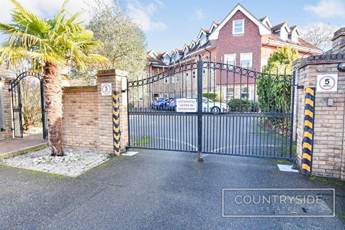 2 Bedroom Flat For Sale In High Road, Benfleet, SS7