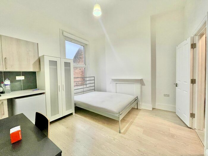 Studio To Rent In Regents Park Road, Finchley Central, London, N3