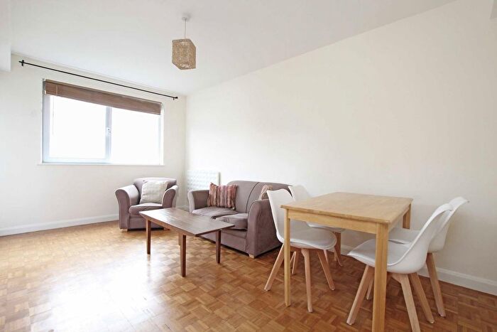 2 Bedroom Flat To Rent In Notting Hill Gate, London, W11