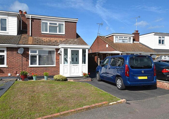 3 Bedroom Chalet For Sale In Parklands, Rochford, SS4