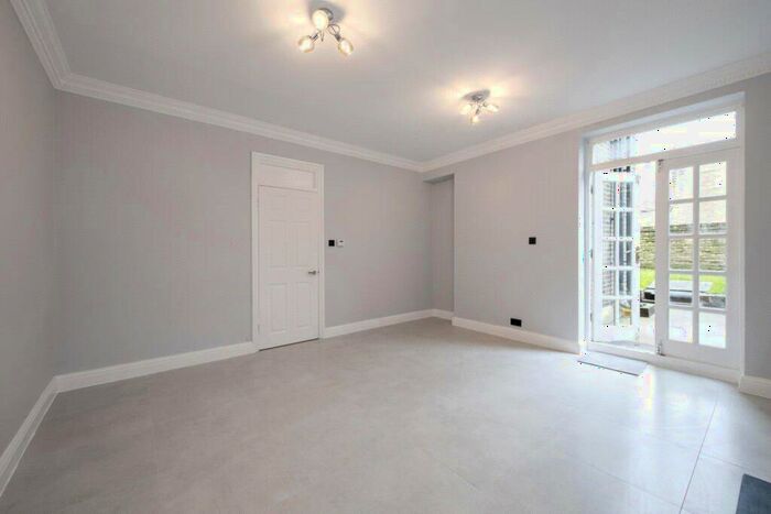 2 Bedroom Apartment To Rent In Winchester Road, Swiss Cottage, London, NW3