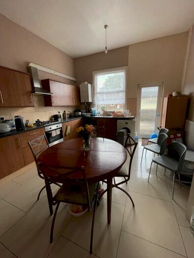 3 Bedroom Flat To Rent In London Road, Isleworth, TW7