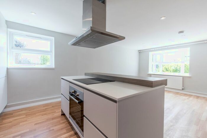 2 Bedroom Flat To Rent In Oakleigh Road North, London, N20