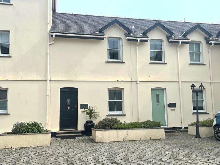 2 Bedroom Terraced House To Rent In Cliff Road, Falmouth, TR11