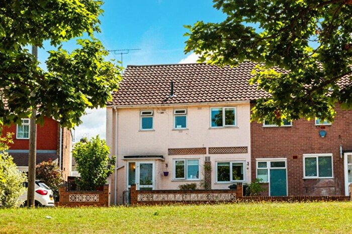 3 Bedroom Semi-Detached House For Sale In Cavell Crescent, Dartford, Kent, DA1