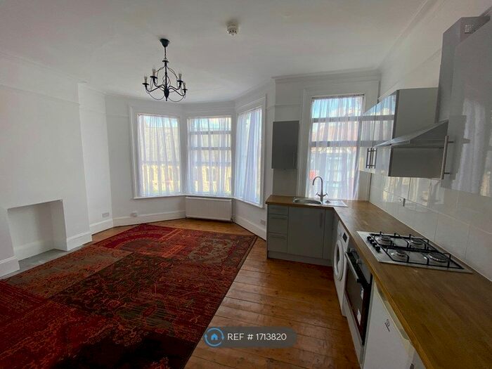 3 Bedroom Flat To Rent In Mount Pleasant Road, London, N17