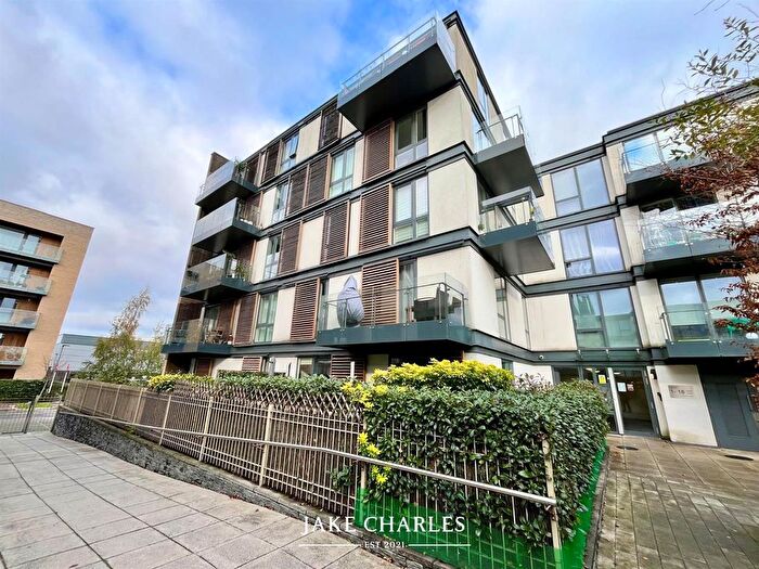 2 Bedroom Flat To Rent In Jacks Farm Way, London, E4
