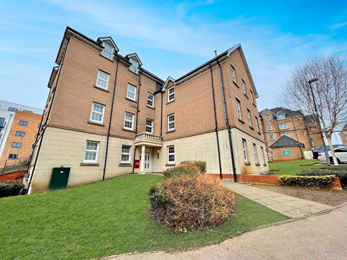 2 Bedroom Flat For Sale In Wyatt Court, Farley Fields, Luton, Bedfordshire, LU1