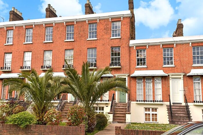 2 Bedroom Flat For Sale In Clifton Crescent, London, SE15