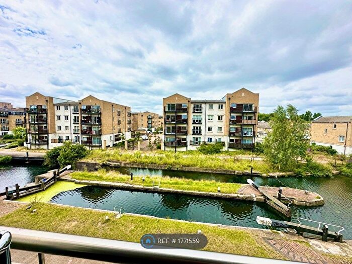 3 Bedroom Flat To Rent In Copperfield Road, London, E3