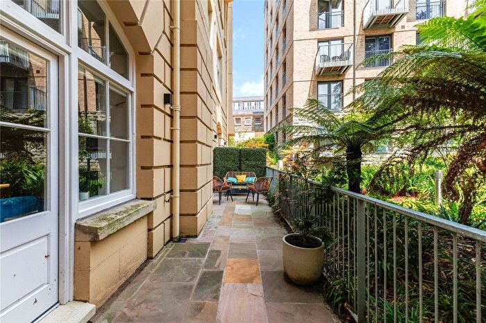 2 Bedroom Flat To Rent In French Yard, Bristol, Somerset, BS1