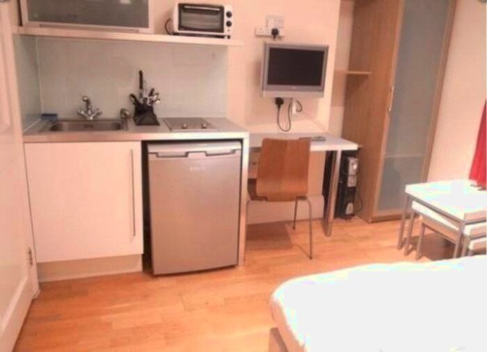 Studio To Rent In St Petersburgh Pl, Bayswater, London, W2