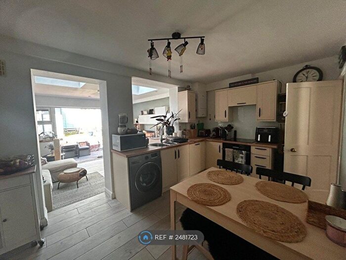 2 Bedroom Maisonette To Rent In Langdon Road, Surrey, SM4