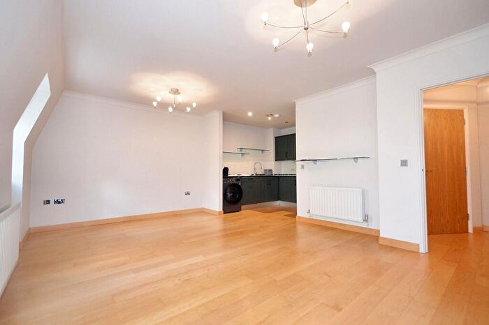 1 Bedroom Apartment To Rent In Post Office Lane, Beaconsfield, HP9