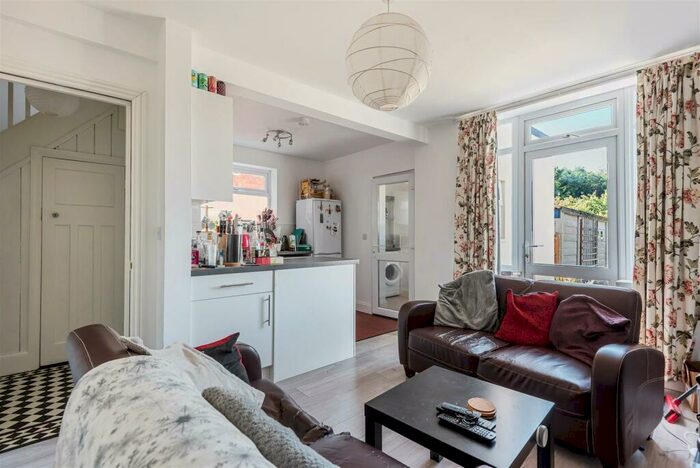 3 Bedroom Semi-Detached House To Rent In Oliver Road, Oxford, OX4