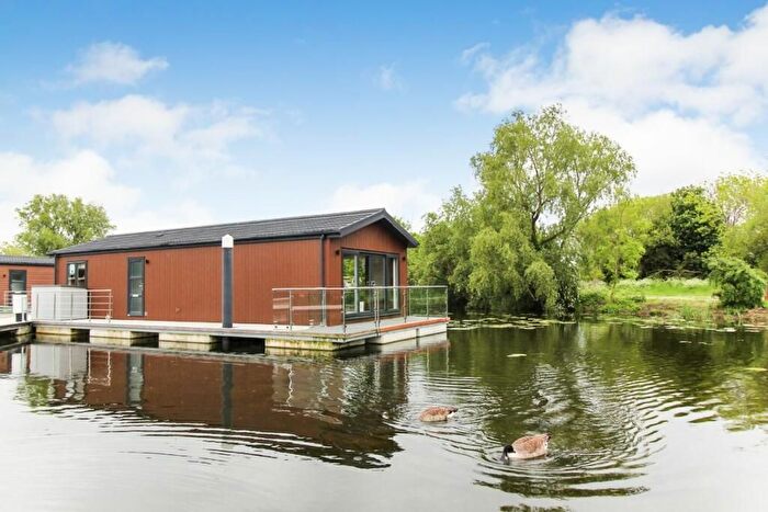 2 Bedroom Detached House For Sale In Priory Marina Aquahome, Barkers Lane, Bedford, MK41