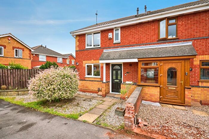 3 Bedroom Semi-Detached House For Sale In Cochrane Close, Tipton, DY4