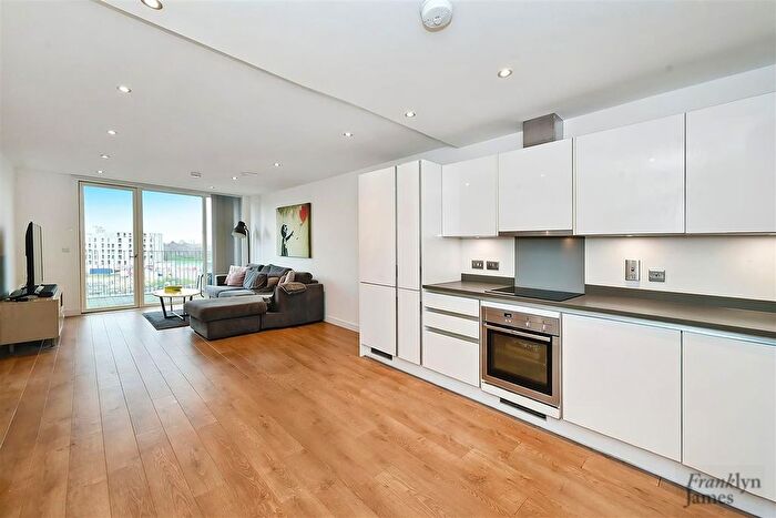 2 Bedroom Flat For Sale In Nicholson Square, London, E3