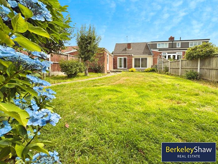 2 Bedroom Semi-Detached Bungalow For Sale In Sefton Drive, Maghull, Liverpool, L31