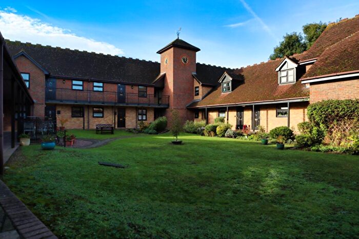 2 Bedroom Mews For Sale In Clarendon Mews, DA5