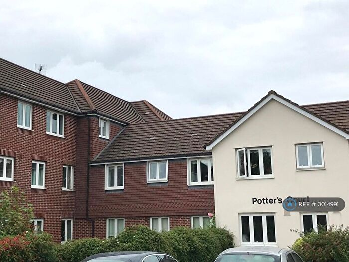 1 Bedroom Flat To Rent In Darkes Lane, Potters Bar, EN6