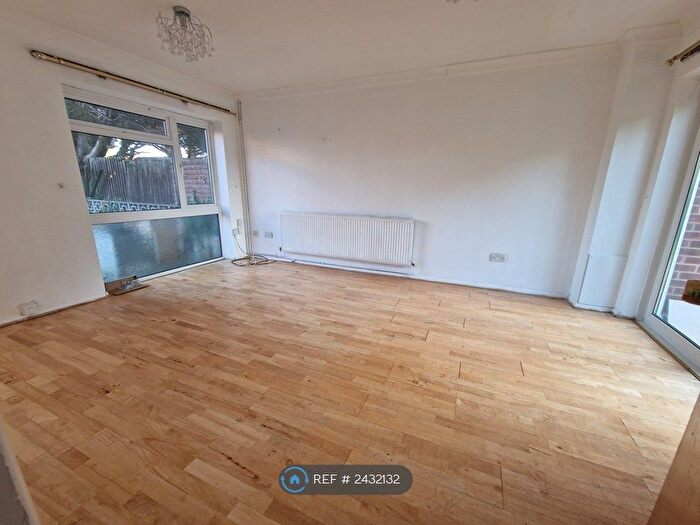 3 Bedroom End Of Terrace House To Rent In Welland Close, Slough, SL3