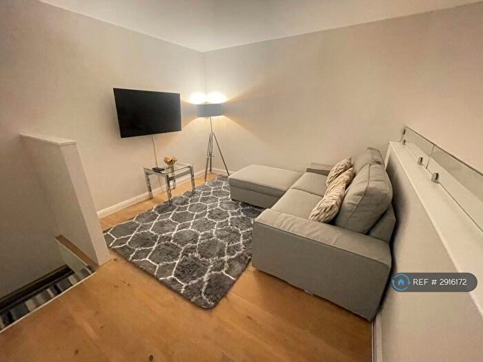 1 Bedroom Flat To Rent In Mcdonald Road, Edinburgh, EH7