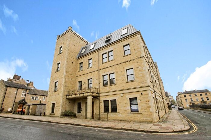 1 Bedroom Apartment To Rent In Blackwall, Halifax, West Yorkshire, HX1