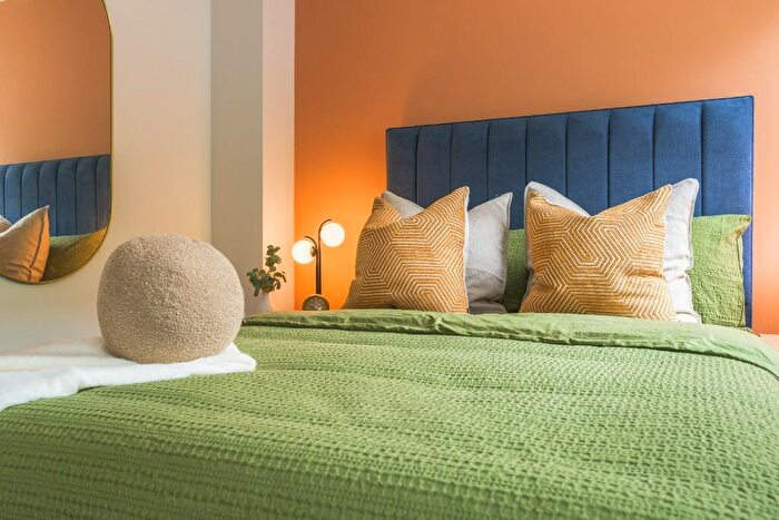 2 Bedroom Apartment To Rent In St. Vincent Street, Glasgow, G3