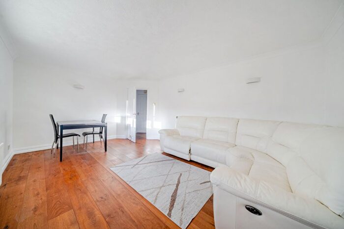 2 Bedroom Flat For Sale In South Ealing Road, Ealing, London, W5