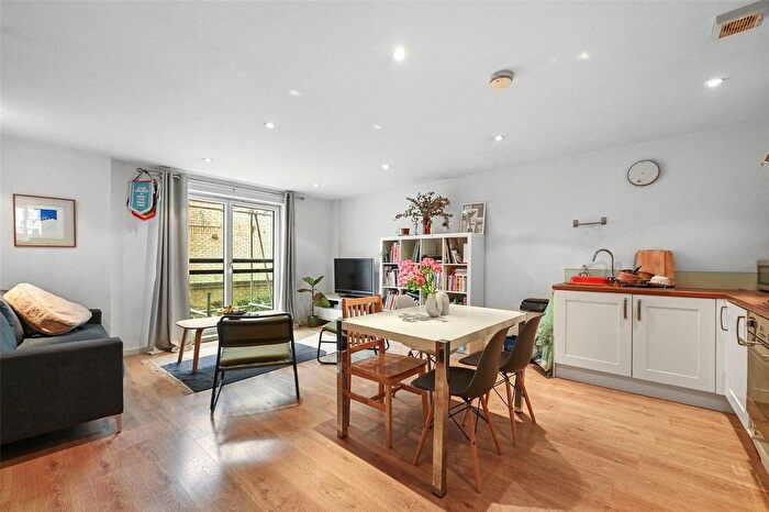 2 Bedroom Flat To Rent In - Shore Road, Hackney, London, E9