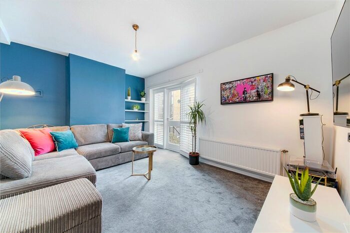 2 Bedroom Maisonette To Rent In Treaty Street, Kings Cross, N1