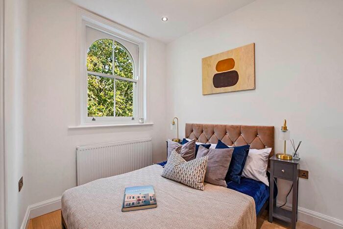 1 Bedroom Flat For Sale In Clifford Court, Kensington Gardens Square, Bayswater, London, W2